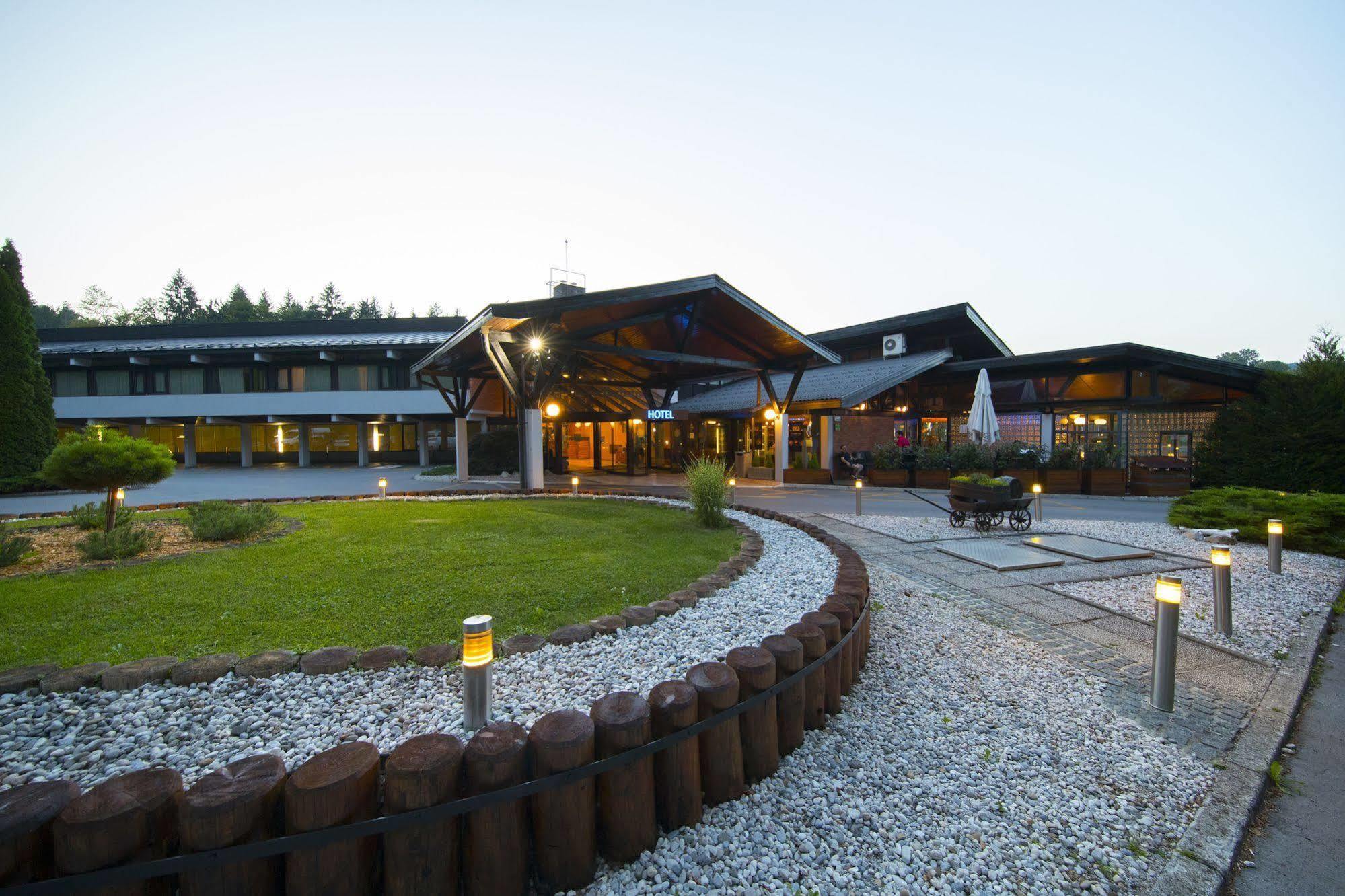 Hotel Grosuplje Eksteriør bilde
